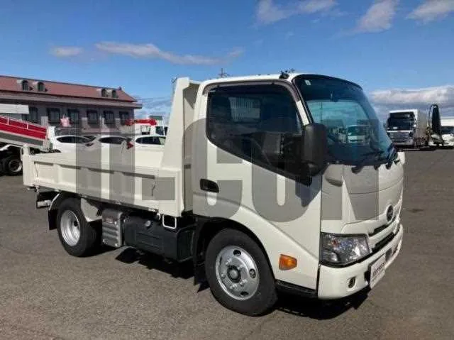Hino Dutro 2024 — миниатюра 2