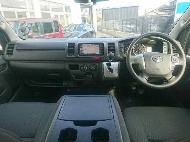 Toyota Hiace Van 2022 — миниатюра 3