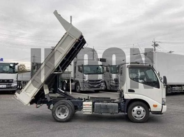 Toyota Dyna Truck 2023 — миниатюра 3