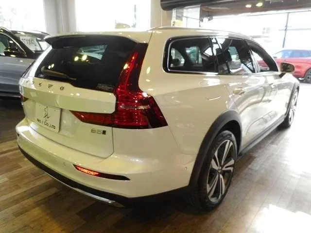 Volvo V60 2025 — миниатюра 2