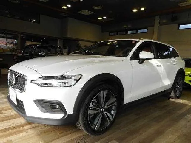 Volvo V60 2025 — фото 1, купить с доставкой в Москву