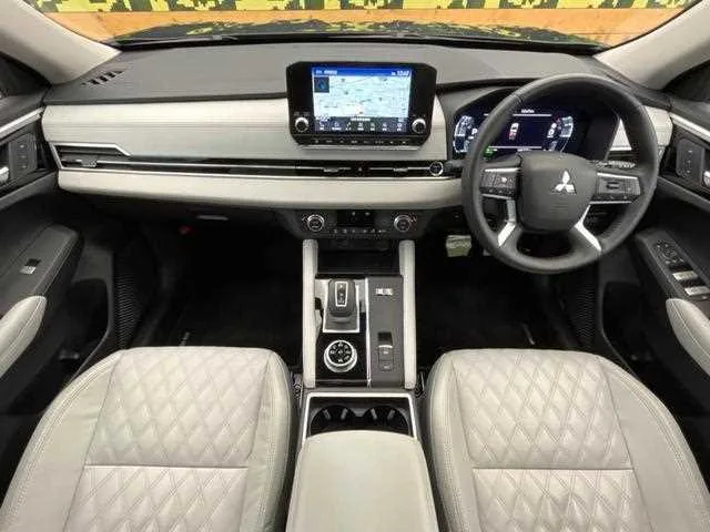 Mitsubishi Outlander 2022 — миниатюра 2