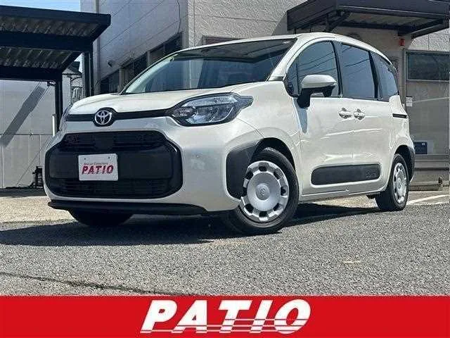 Toyota Sienta 2023 — фото 1, купить с доставкой в Москву