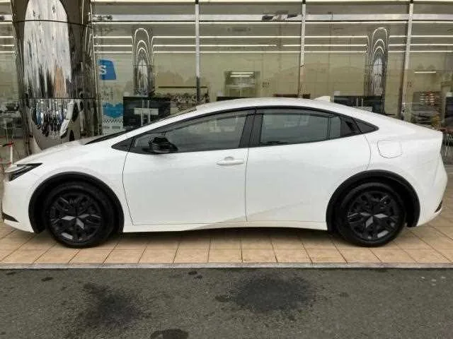 Toyota Prius X 2023 — миниатюра 2
