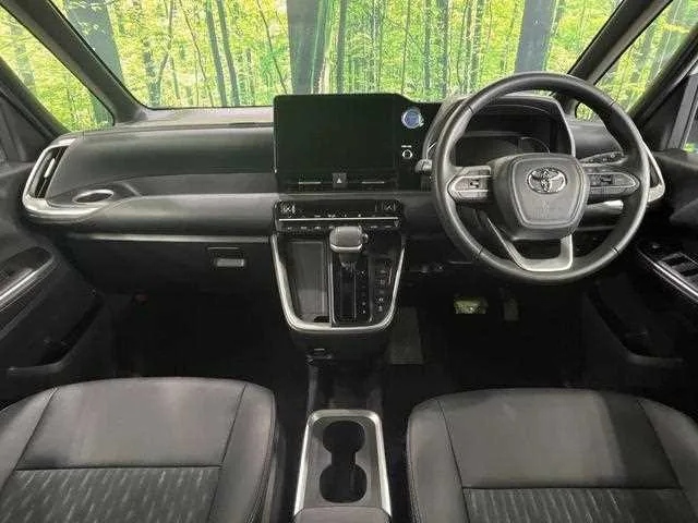 Toyota Noah 2023 — миниатюра 2