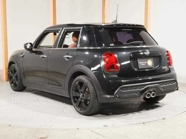 BMW MINI 2024 — миниатюра 4