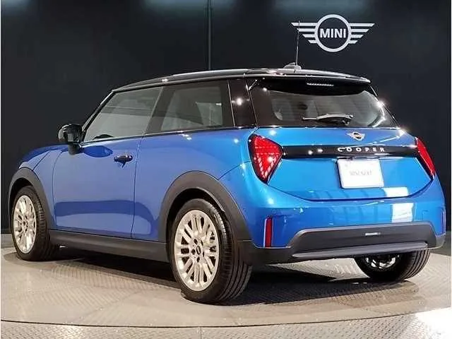 BMW MINI 2025 — миниатюра 2