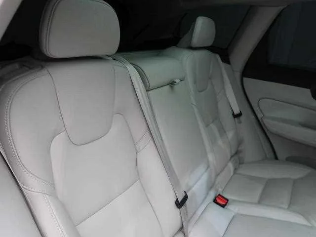 Volvo XC60 2023 — миниатюра 4