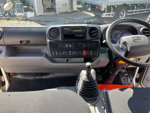 Hino Dutro 2022 — миниатюра 3