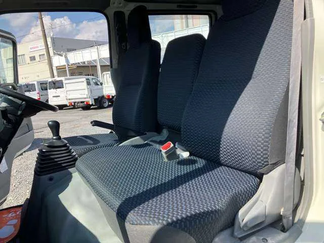 Hino Dutro 2022 — миниатюра 5