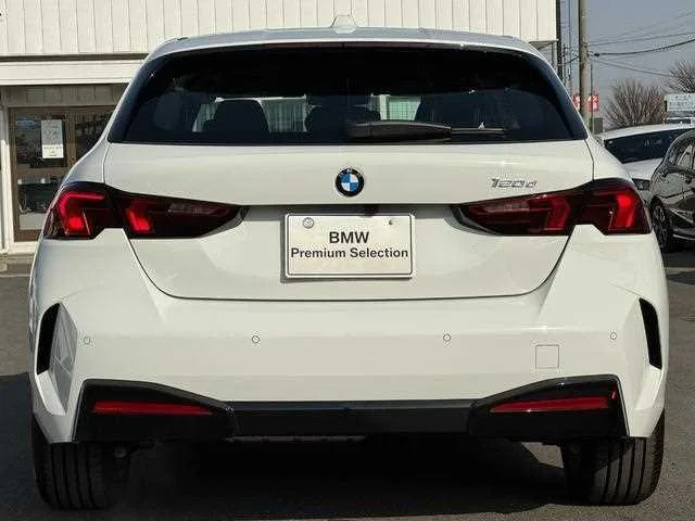 BMW 1 Series 2025 — миниатюра 2
