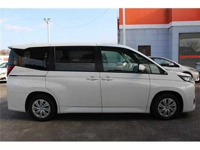 Toyota Noah 2022 — миниатюра 4