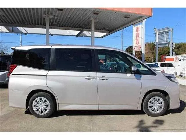 Toyota Noah 2022 — миниатюра 4