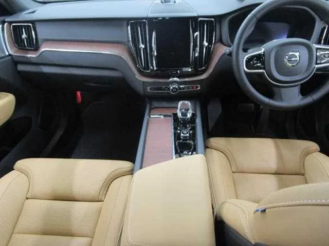 Volvo XC60 2024 — миниатюра 3