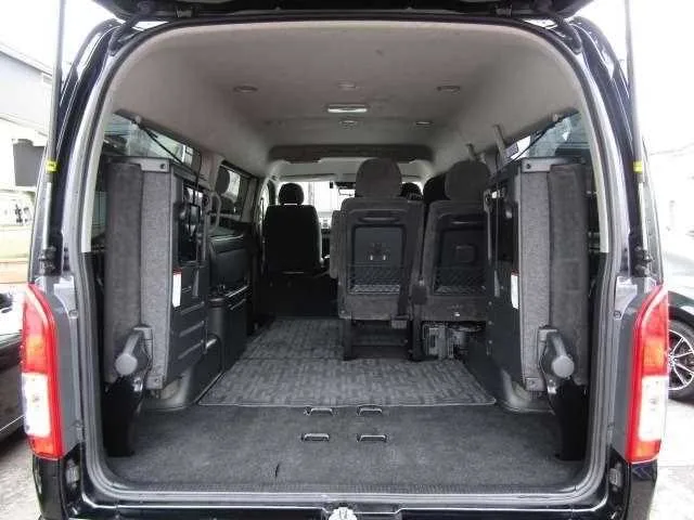 Toyota Hiace Wagon 2023 — миниатюра 2