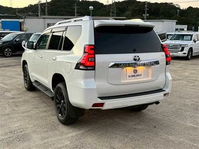 Toyota Land Cruiser Prado 2022 — миниатюра 4