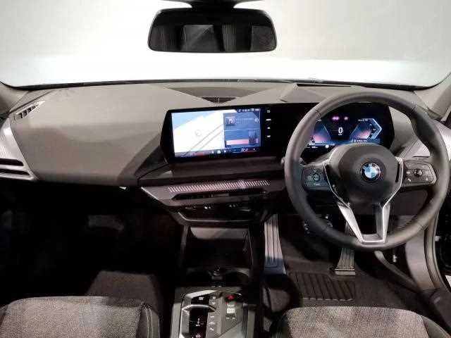 BMW 1 Series 2025 — миниатюра 2