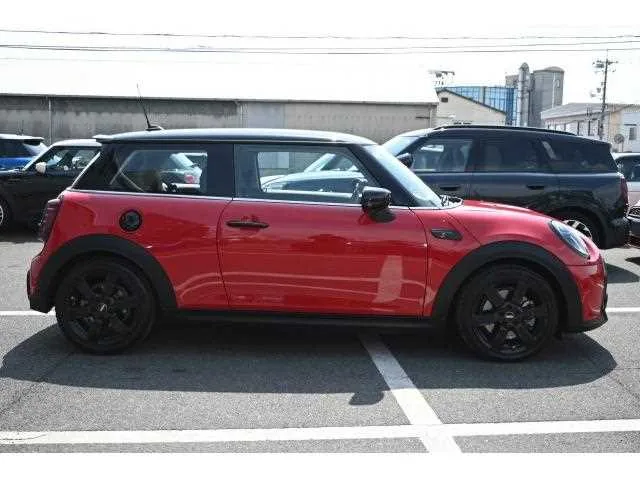 BMW MINI 2023 — миниатюра 5