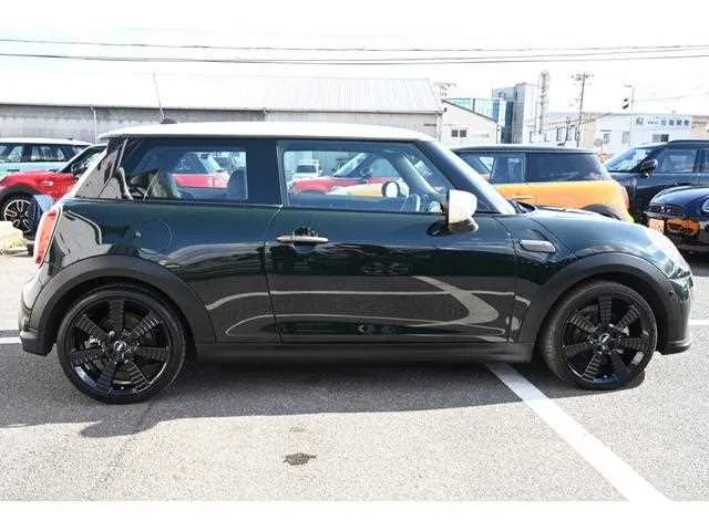 BMW MINI 2023 — миниатюра 5