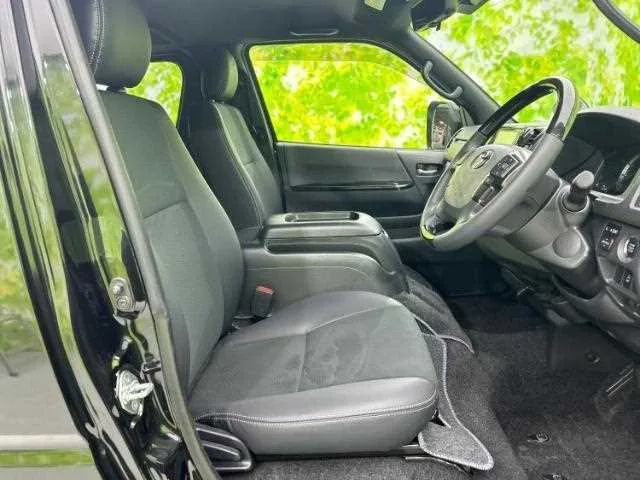 Toyota Hiace Van 2023 — миниатюра 4