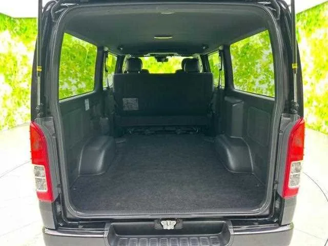 Toyota Hiace Van 2023 — миниатюра 5