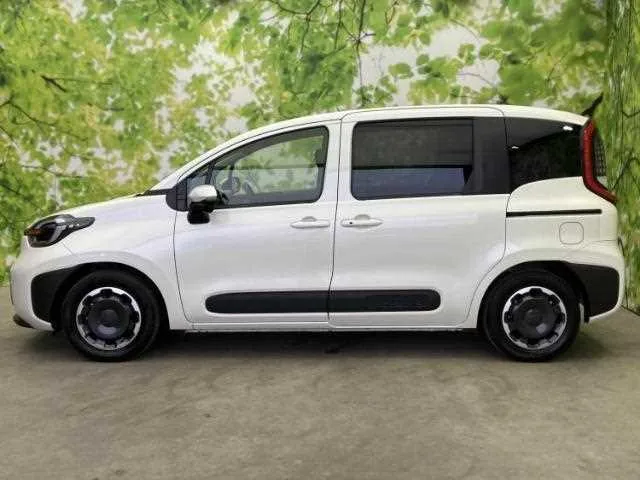 Toyota Sienta 2024 — миниатюра 2