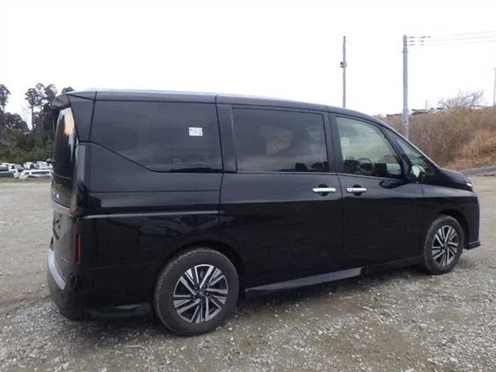 Nissan Serena e-Power HighWaySter-V 2023 — миниатюра 3