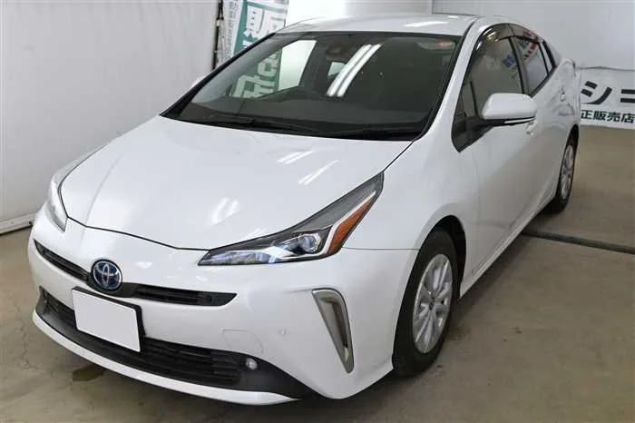 Toyota Prius S SAFTY PLUS II 2022 — фото 1, купить с доставкой в Москву