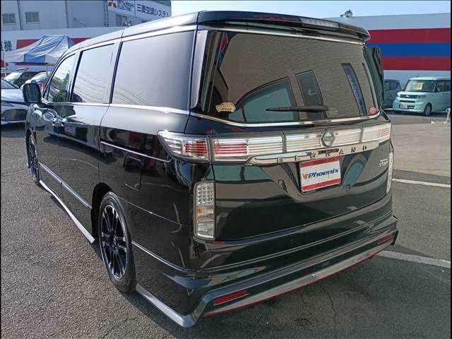 Nissan Elgrand 2023 — миниатюра 3