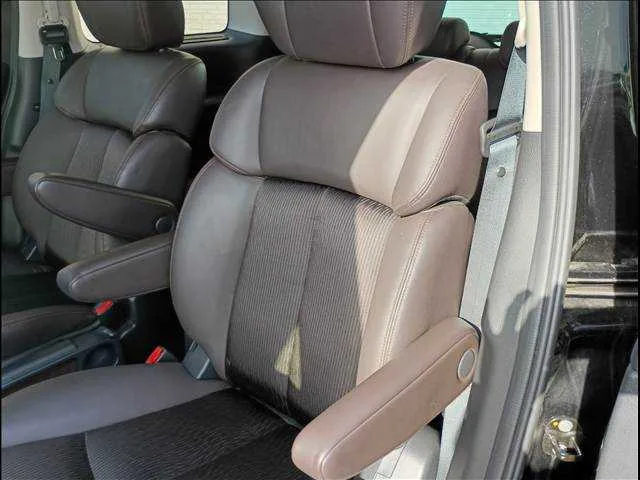 Nissan Elgrand 2023 — миниатюра 4