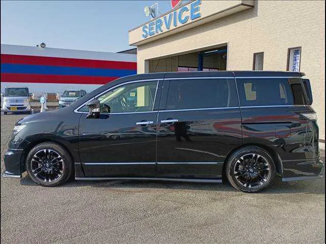Nissan Elgrand 2023 — миниатюра 5
