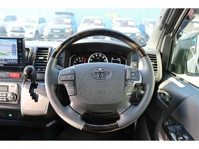 Toyota Hiace Van 2024 — миниатюра 3
