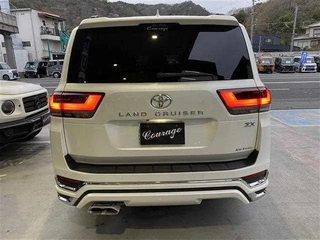 Toyota Land Cruiser 2024 — миниатюра 3
