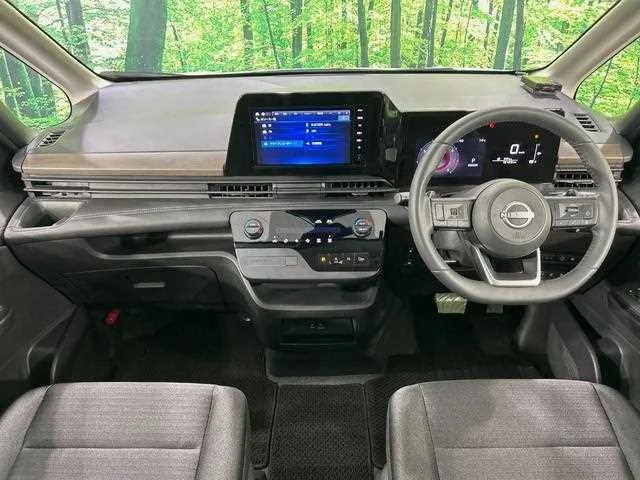 Nissan Serena 2025 — миниатюра 2