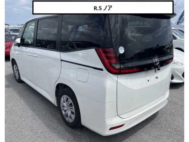 Toyota Noah 2023 — миниатюра 2