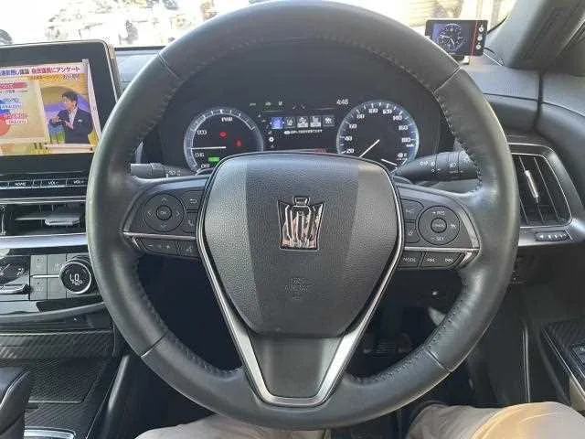 Toyota Crown Hybrid 2022 — миниатюра 4