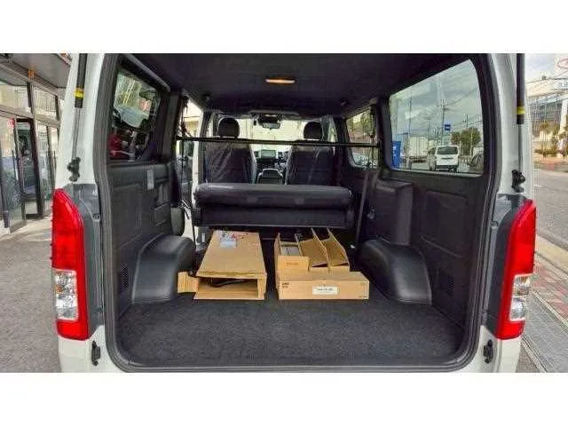 Toyota Hiace Van 2025 — миниатюра 5