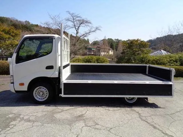 Toyota Dyna Truck 2022 — миниатюра 3