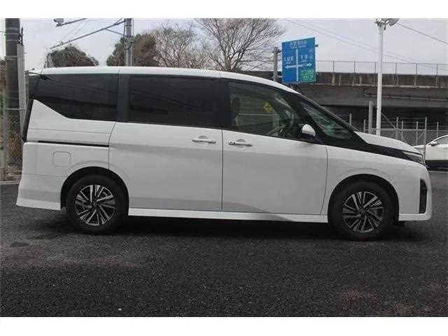 Nissan Serena 2025 — миниатюра 4