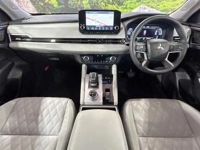 Mitsubishi Outlander 2022 — миниатюра 2
