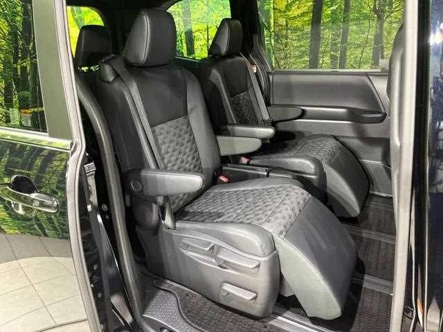 Toyota Voxy 2022 — миниатюра 4