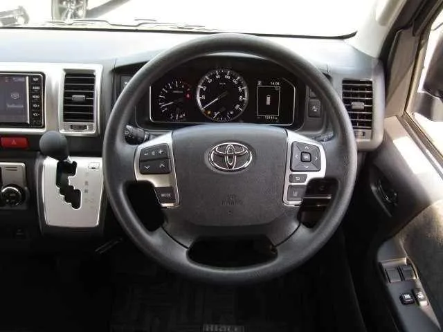 Toyota Hiace Wagon 2022 — миниатюра 2