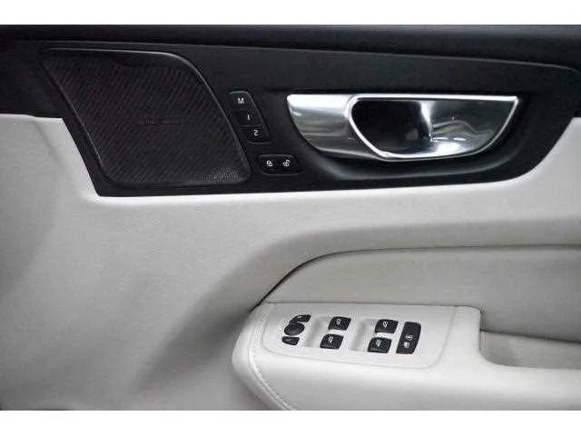 Volvo XC60 2022 — миниатюра 5