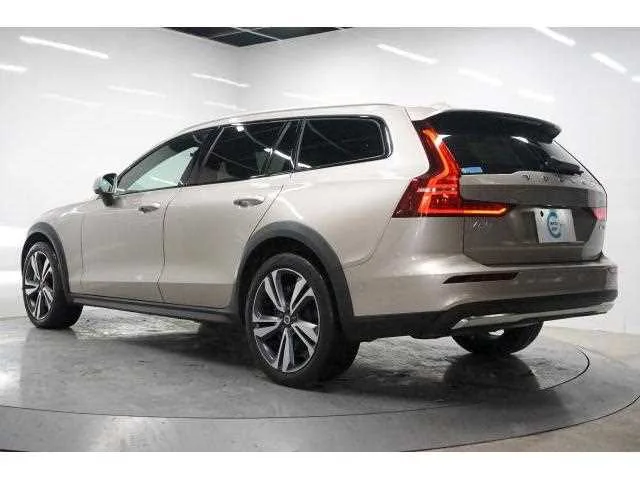 Volvo V60 2023 — миниатюра 2