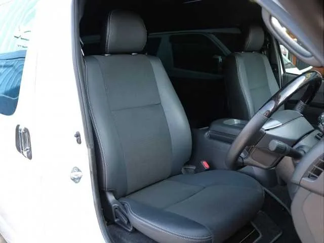 Toyota Hiace Van 2023 — миниатюра 4