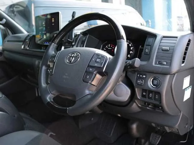 Toyota Hiace Van 2023 — миниатюра 5