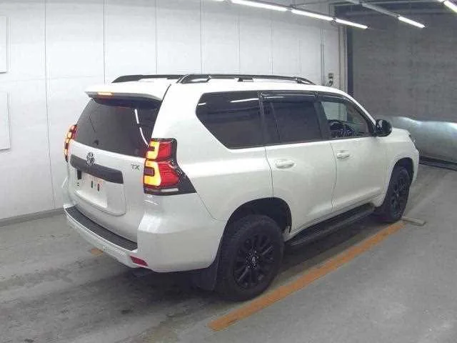 Toyota Land Cruiser Prado 2023 — миниатюра 5