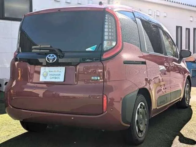 Toyota Sienta 2022 — миниатюра 2