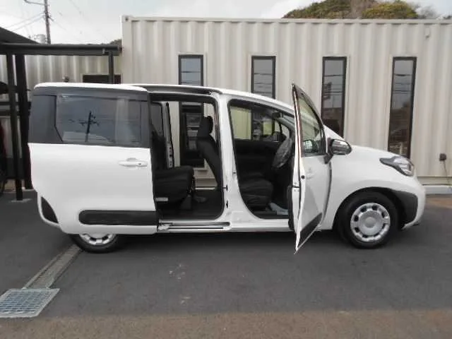 Toyota Sienta GMultiNaviTV7 2023 — миниатюра 3