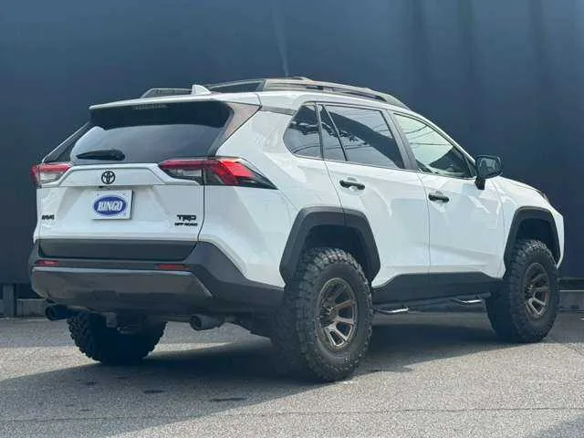 Toyota RAV4 2022 — миниатюра 3